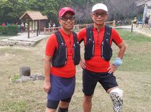 馮sir & 馮太 is fundraising for Blindfold x Barefoot Challenge 馮sir & 馮太 is fundraising for Blindfold x Barefoot Challenge